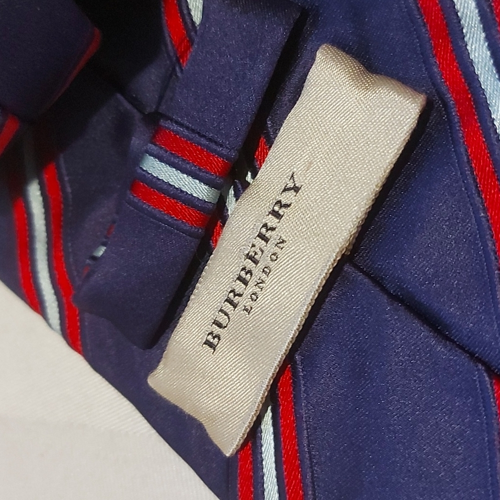 BURBERRY SILK TIE AUTHENTIC! - Picture 3 of 5